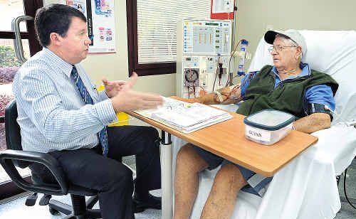 Health minister Paul Lucas with dialysis patient 75 yr old Glynn Turner from Maryborough in the renal unit at Hervey Bay Hospital. Health minister Paul Lucas with dialysis patient 75 yr old Glynn Turner from Maryborough in the renal unit at Hervey Bay Hospital.